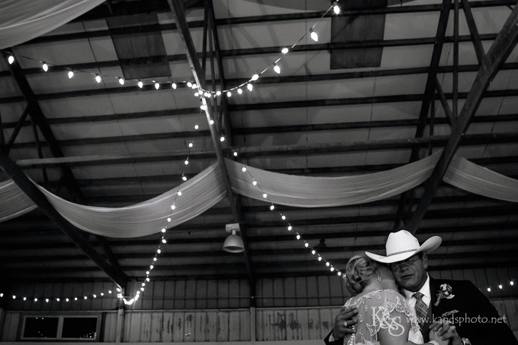 dallas rustic wedding at 3R's Ranch