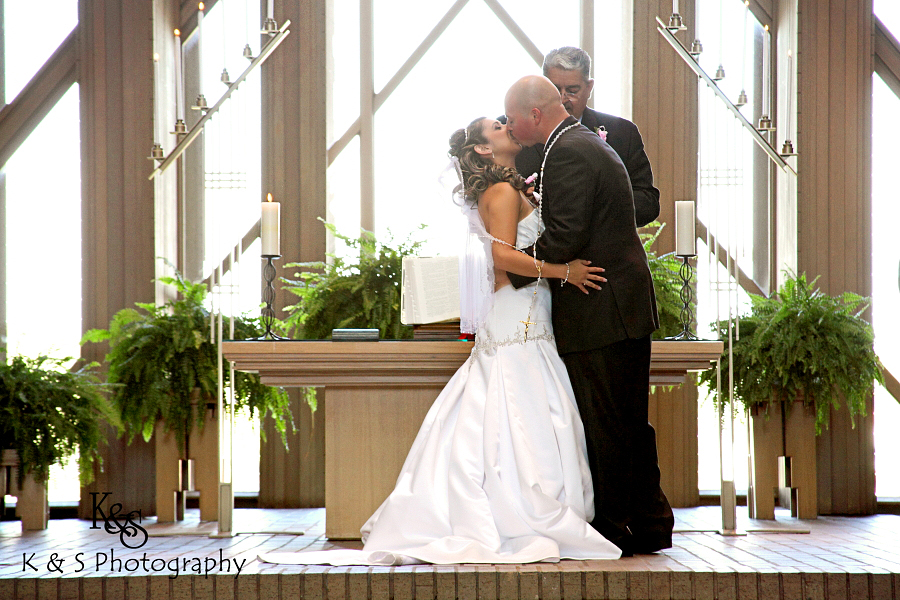 Tommy and Tammy's Fort Worth Wedding. Photographs by Dallas Wedding Photographers, K & S Photography