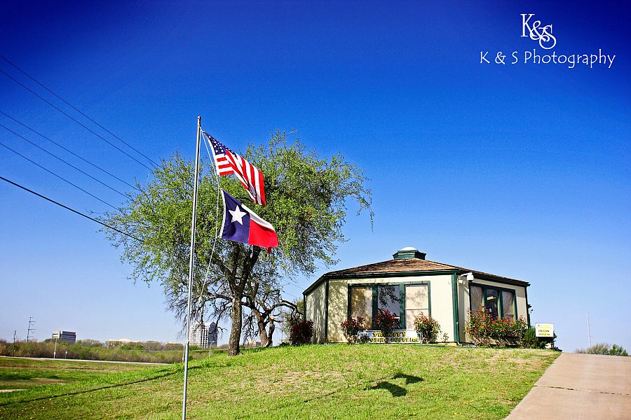 Derek and Sarah's wedding at Ferrari's Italian Villa in Grapevine photographed by Dallas wedding photographers, K & S Photography
