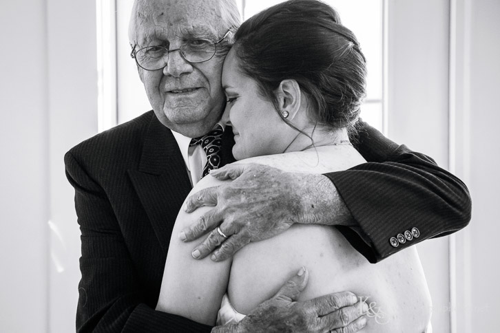 candid dallas wedding photography