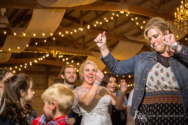 dallas rustic wedding at 3R's Ranch