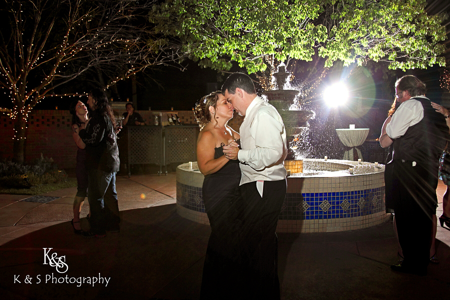 Eric and Randi's Wedding at La Buena Vida Vineyards in Grapevine Sneakpeak. Photographys by Dallas Wedding Photographers, K & S Photography