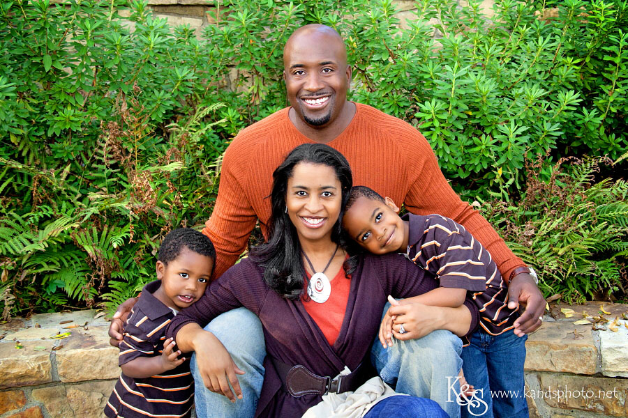 Lathan Family at Lee Park in Dallas. Photographs by Dallas Photographers, K & S Photography