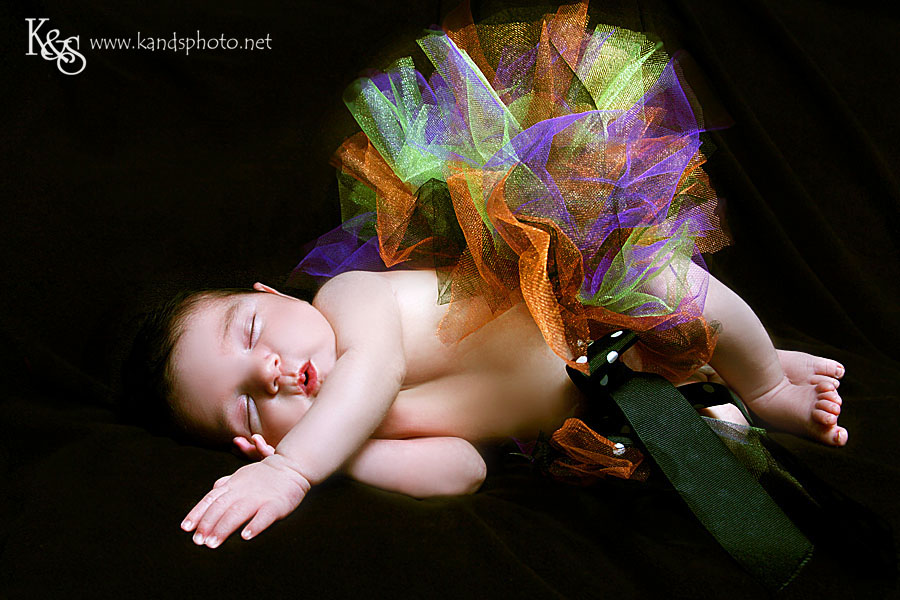 Bella's Newborn Pictures. Photographs by Dallas Portrait Photographers, K & S Photography