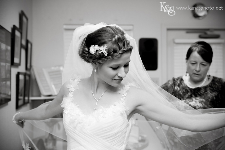 Clark Gardens Wedding in Weatherford by Dallas Wedding Photographers - K & S Photography