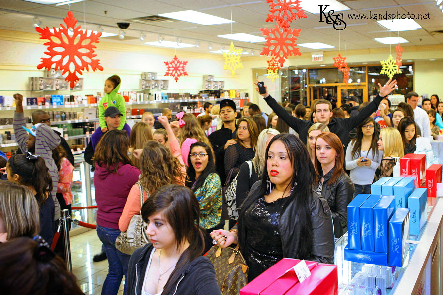 Snooki's Appearance at Perfumania | Dallas Photographers