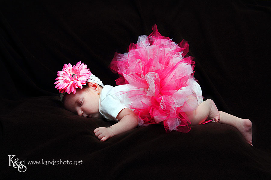 Bella's Newborn Pictures. Photographs by Dallas Portrait Photographers, K & S Photography